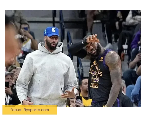 湖人队签约新援补强阵容 詹姆斯领衔冲击总冠军梦想再起